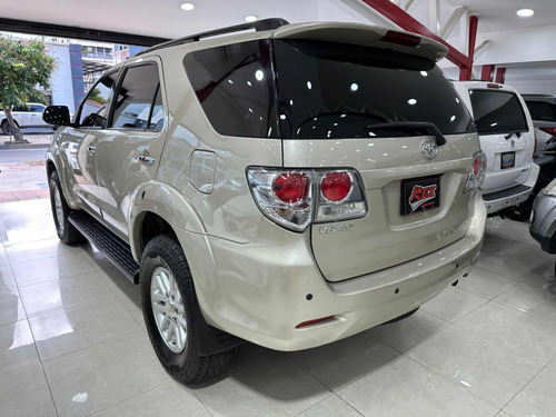 Imagen 9 de 13 de Toyota Fortuner Sr