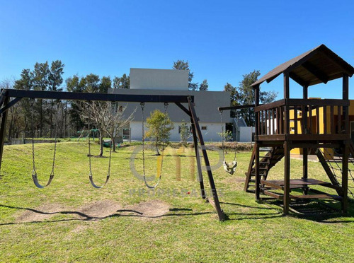Casa En Venta En Barrio Los Arenales-3 Ambientes-seguridad-apto Crédito.