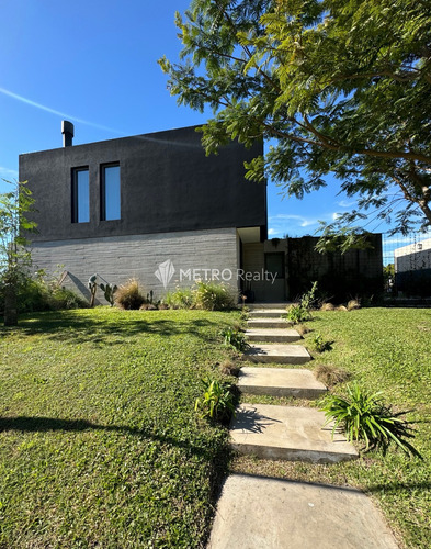 Casa En Venta Con 3 Dormitorios Diseno Y Calidad