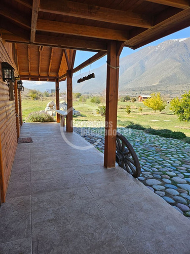 Parcela De 26.000m2 Con Casa Y Cabaña En Putaendo