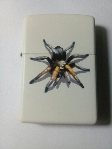 Encendedor Zippo Casi Sin Uso Crema Con Tarantula