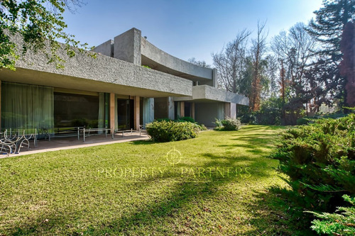 Espectacular Casa Mediterránea Con Gran Jardín, Sa...
