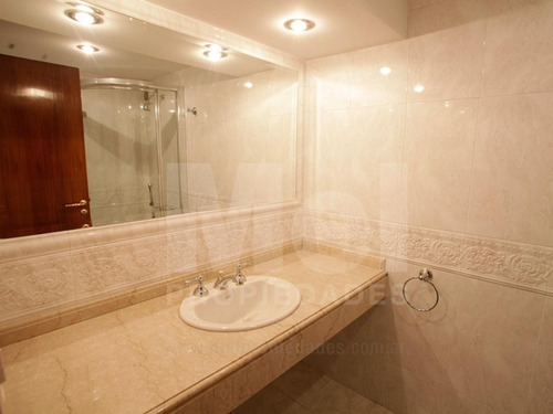 Imagen 18 de 30 de Impecable Piso De 5 Ambientes En Excelente Ubicacion Con Esp