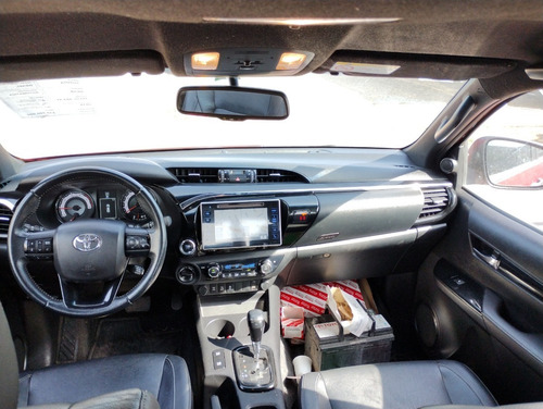 Imagen 11 de 12 de Toyota Hilux 4x4 Dc Srx 2.8 Tdi 6 At