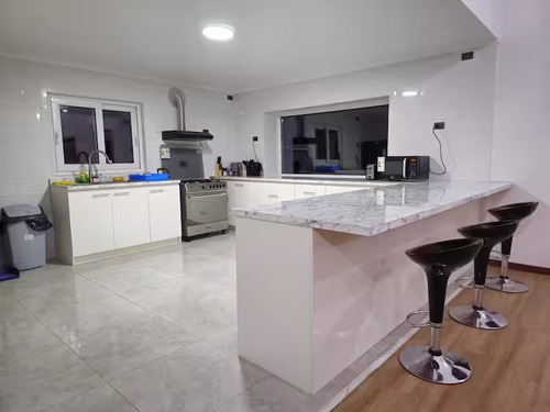 Casa Nueva Amoblada 310m2, 5d-4b + Piscina + Vista Al Mar
