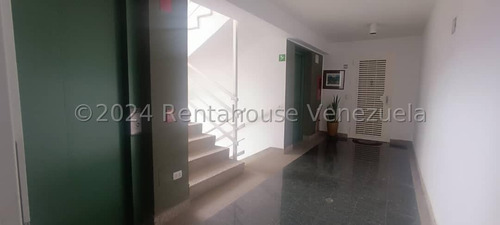 Lujoso Apartamento Ubicado En El Rosal Yb 24-27243