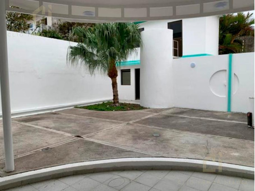 Amplia Propiedad En Renta, Ubicada En La Colonia Flores Magón, Puede Tener Uso Habitacional O Comercial