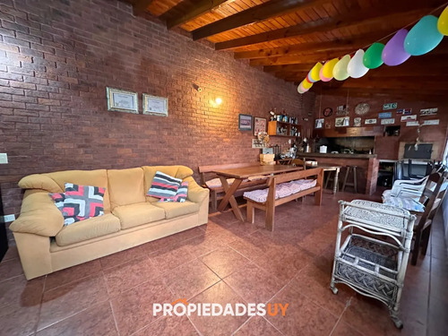Casa En Venta Playa Mansa - 4 Dormitorios Parada 19.