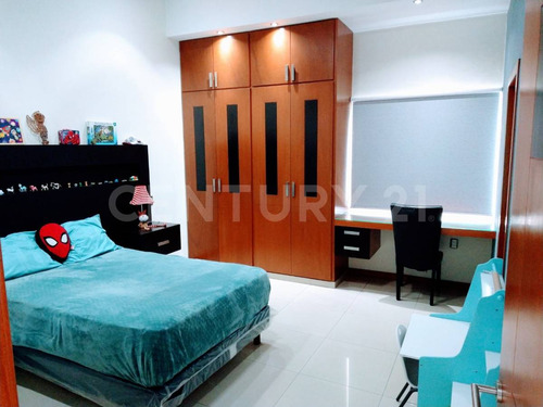 Casa En Venta En Residencial Esmeralda Norte, Colima, Col.