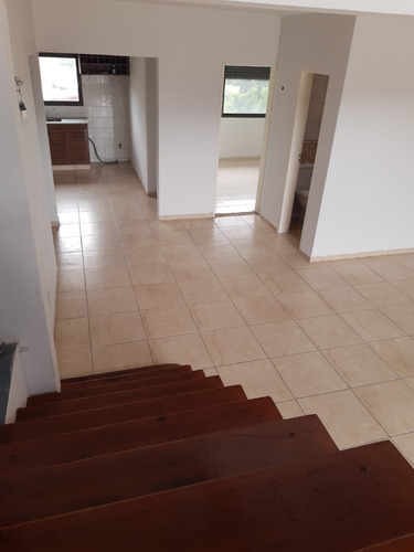 Chalet C/local Comercial Y Sótano, 3 Plantas Sobre Hipolito Yrigoyen Glew