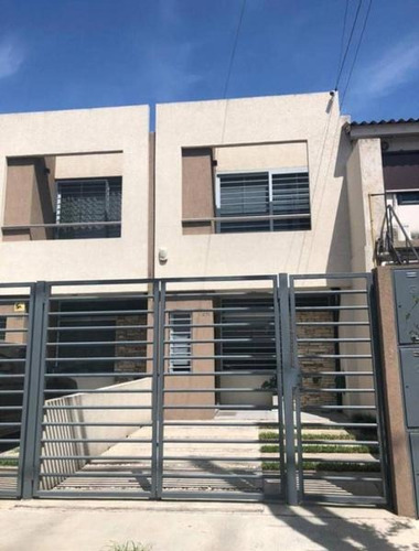 Imagen 1 de 14 de Casa Duplex 3 Ambientes Con Parque En Venta - Zona Ituzaingo - Toma Propiedad En Menor Valor