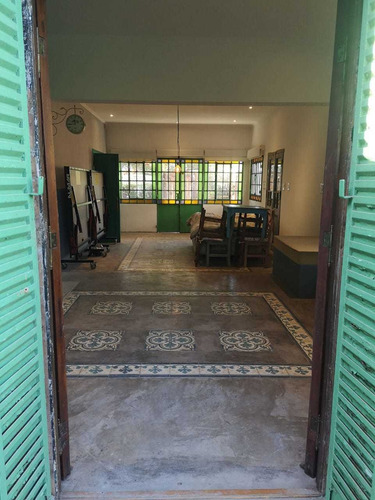 Hermosa Casa Con Parque Y Jardin En Barrio Joven Imperdible