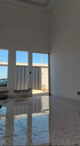 Imagem 1 de 6 de Casa Térrea Com 3 Quartos - 337-v