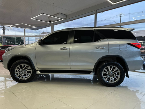 Toyota Hilux SW4 SRX 4x4 2.8 TDI 16V Dies. Aut.