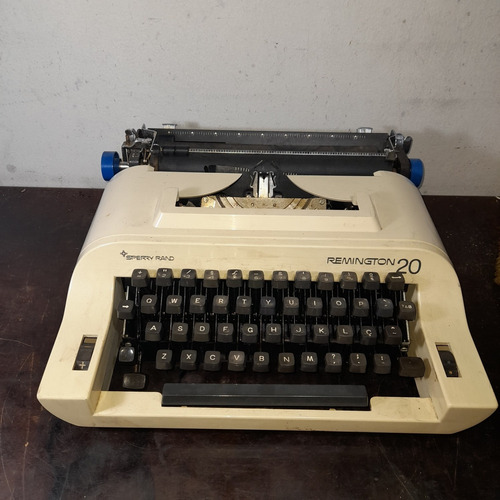 Imagem 1 de 4 de Máquina De Escrever Antiga Decoração Peças. Remington 20