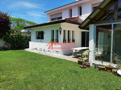 Chalet Tres Dormitorios , Dos Baños , Dormitorio Y Baño De Servicio- Ref: 5585
