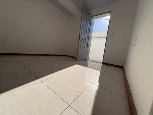 Alquiler - Apartamento Con Dos Dormitorios Y Patio En Sayago - Eduardo Pondal Y Cno. Ariel