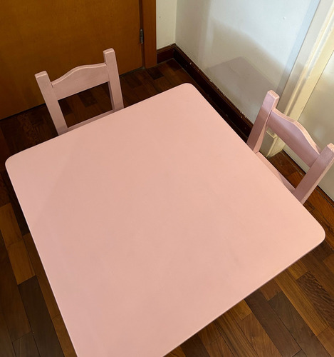 Mesa De Madera Infantil Con 2 Sillitas. 