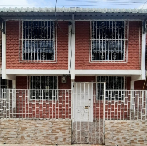 Alquilo Casa Modelo Ejecutiva De Dos Pisos