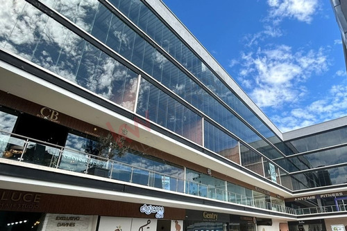 Se Renta Local Comercial La Reserva- Lomas Del Campanario, Querétaro