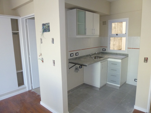 Imagen 3 de 5 de Monoambiente C/ Balcón Al C/ Frente - En Venta