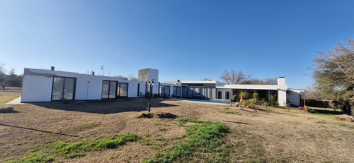 Casa 5 Dormitorios Y Pileta En Causana