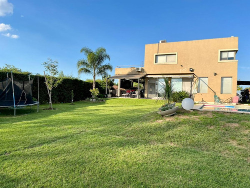 Imagen 4 de 21 de Venta Casa San Sebastián Área 1 Fondo Verde- Pilar