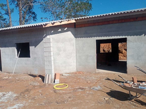Imagem 2 de 11 de 500m², Em Construção, 02 Dormitórios E Piscina Em Mairinque.