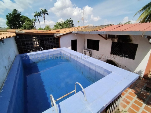 Casa En Venta Urbanización Chucho Briceño Cabudare Lara (24-9408) // Invierta Seguro Con Rentahouse//