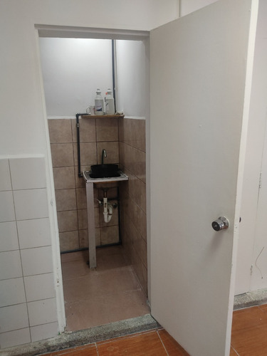 Imagen 8 de 10 de Traspaso Local 27 M2 Sabana Grande Con Baño Y Cantv