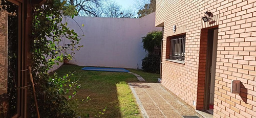 Excelente Chalet De 4 Ambientes Sobre Lote De 500m2