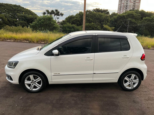 Imagem 3 de 13 de Volkswagen Fox Highline 1.6 16v Msi (flex)
