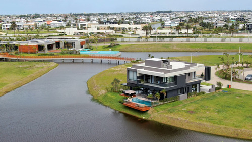 Imagem 13 de 30 de Casa À Venda Em Xangri-lá - Ca01313 - 69245918