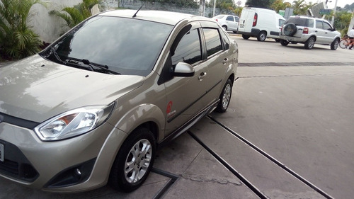 Imagem 7 de 10 de Ford Fiesta 1.6 Class 4 Portas