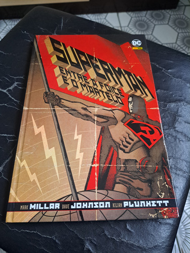 Superman: Entre A Foice E O Martelo, De Millar, Mark. Editorial Panini Brasil Ltda, Tapa Dura En Português, 2005 (Usado)