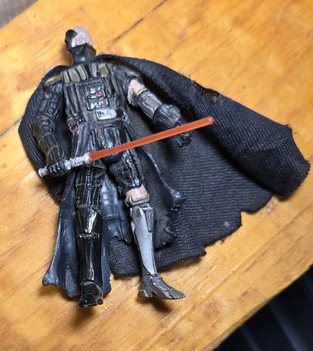 Figura Darth Vader Battle Damage 2007 (Usado)