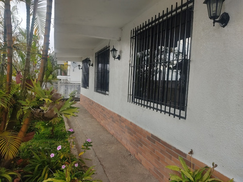 Best House Vende Hermosa Y Amplia Casa Ubicada La Urbanizacion Colinas De Carrizal