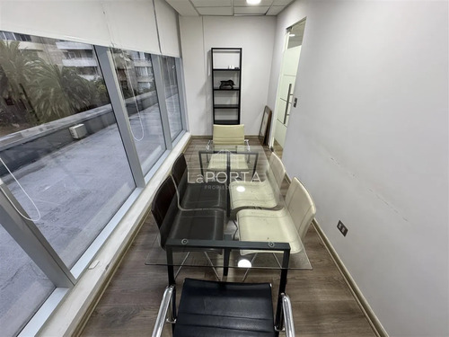 Exclusiva Oficina 70 M2 /pedro De Valdivia /sector Comercial