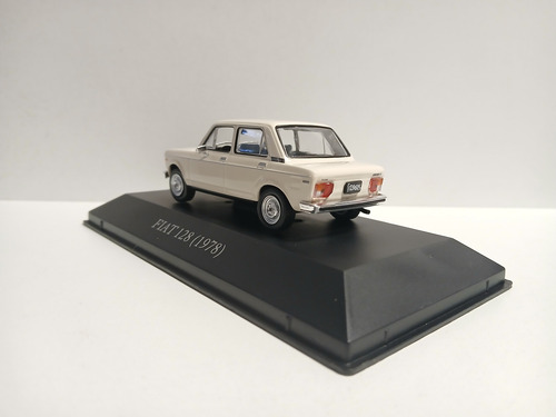 Autos Inolvidables Argentinos Salvat 1.43 + Tapa De Acrílico Fiat 128