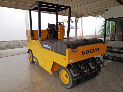 Imagen 2 de 10 de Maquinaria Para Asfalto Compactadora Volvo Pt125