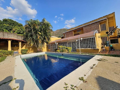 Casa Moderna En Venta Urb El Castaño Zona Privada Con Planta Electrica Y Piscina Se Vende Amoblada Kg:24-19915