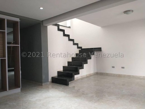Imagen 5 de 12 de Townhouse En Venta De Estilo Moderno Ubicado En Punto Fijo