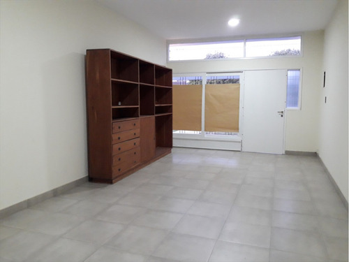 Vendo Casa Ideal Oficina, Estudio O Taller B° Villa Cabrera. Recibo Menor!!!