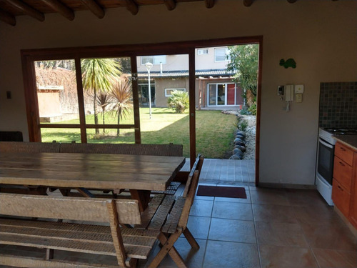 Casa En Venta - 4 Dormitorios 4 Baños - San Rafael