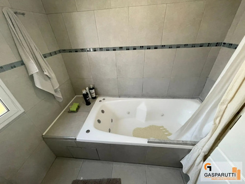 Casa En Venta En Garín, Escobar! 5 Ambientes Con Pileta!