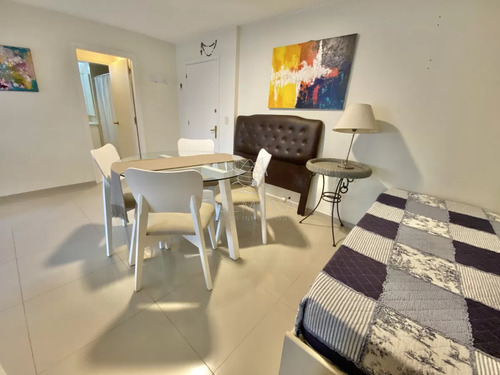 Venta De Apartamento De 1 Dormitorio En Brava En Edificio Torre Marina Punta Del Este