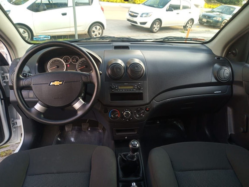 Imagen 11 de 15 de Chevrolet Aveo 2018 1.6 Ls Mt