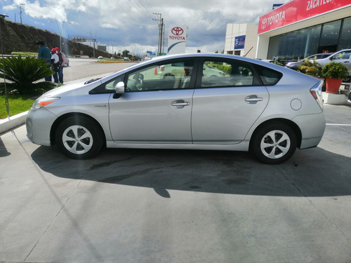 Imagen 4 de 15 de Toyota Prius 2015 1.8 Base Hibrido At