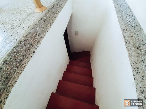 Casa En Esquina De 3 Dormitorios -lote 926 Mts 2 Y 151 Mts 2 Cubiertos - Villa Elisa