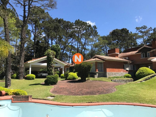 Oportunidad, Casa En Venta, Golf, Punta Del Este, 6 Dormitorios.- Ref: 206771